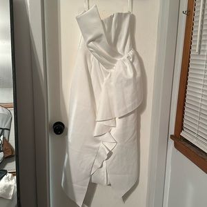 Strapless asymmetrical dress